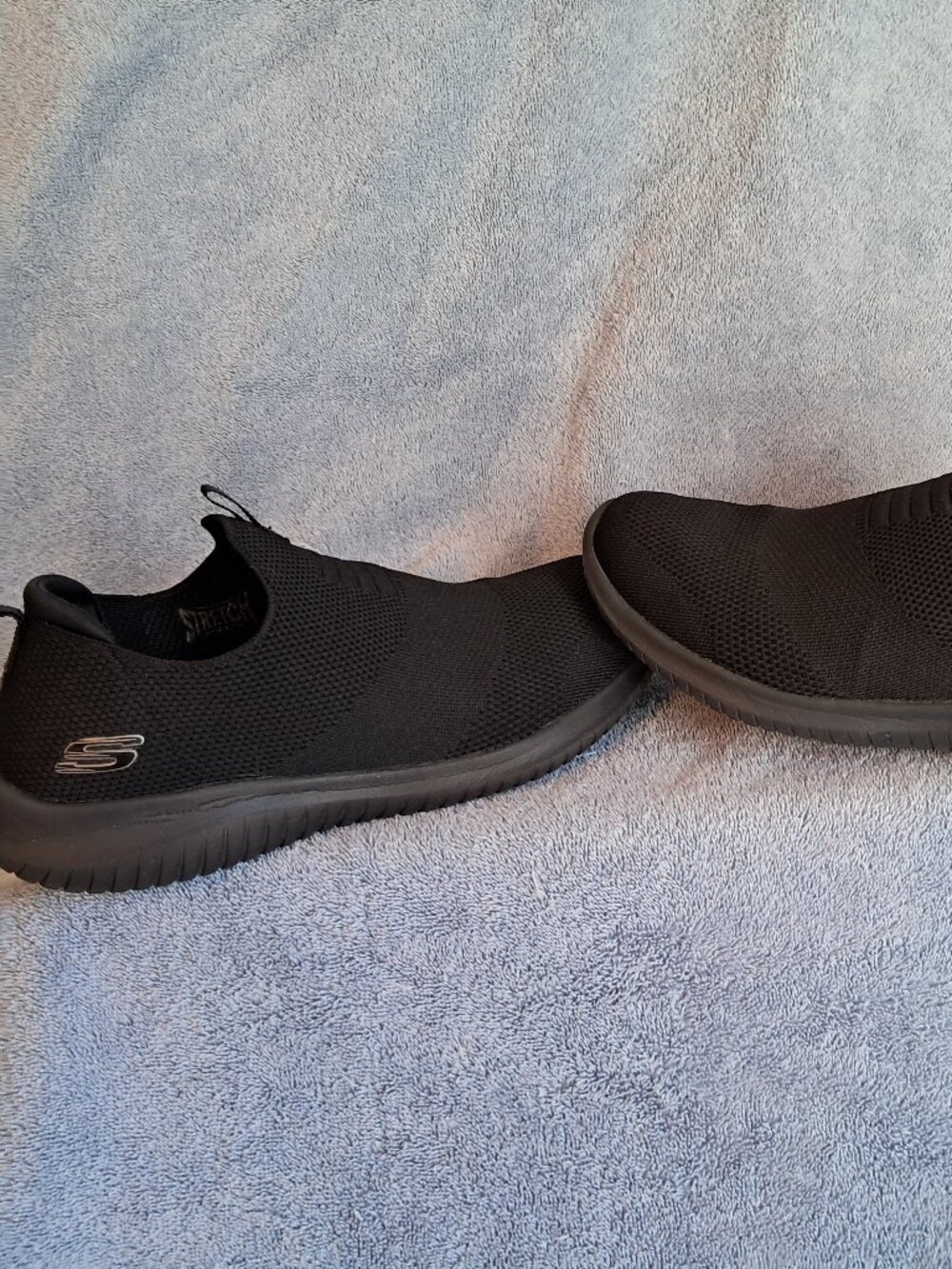 Skechers Black Slip On Walking Shoes Sneakers Memory Foam Size 9.5